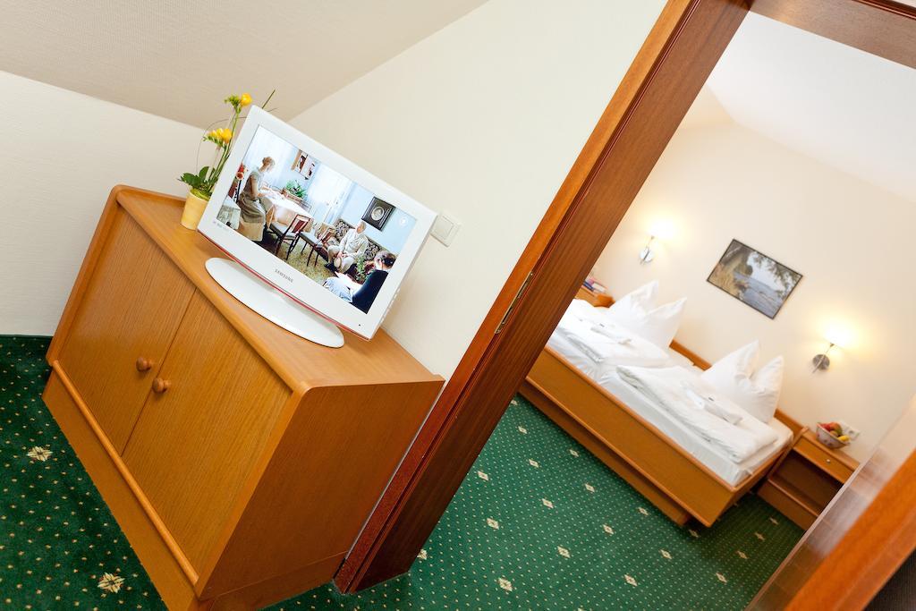 Restaurant & Hotel Baumhaus Hagen Sassnitz Buitenkant foto