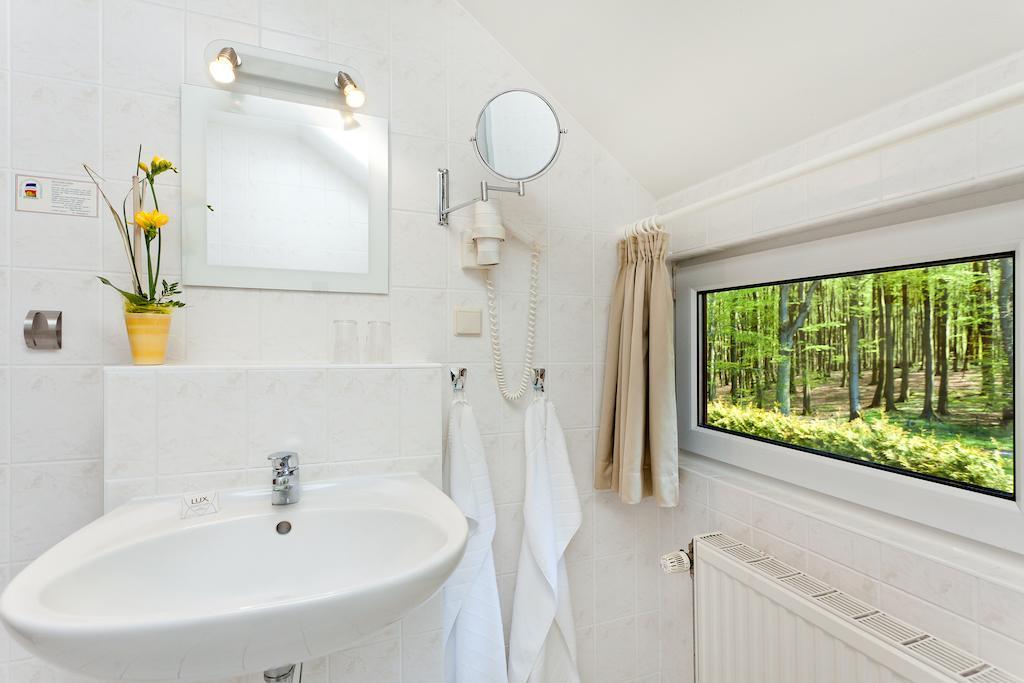 Restaurant & Hotel Baumhaus Hagen Sassnitz Kamer foto