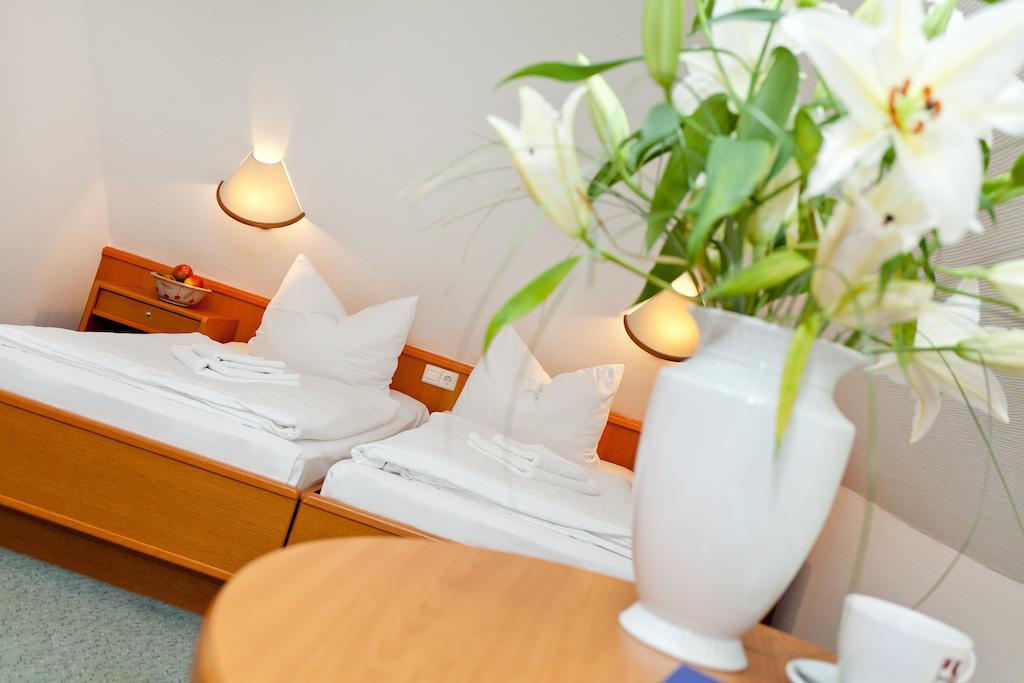 Restaurant & Hotel Baumhaus Hagen Sassnitz Kamer foto